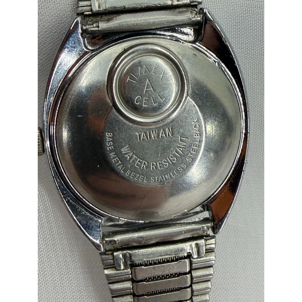 Vintage Timex Electric Watch Champagne Dial England 47519 26079 Silver Tone